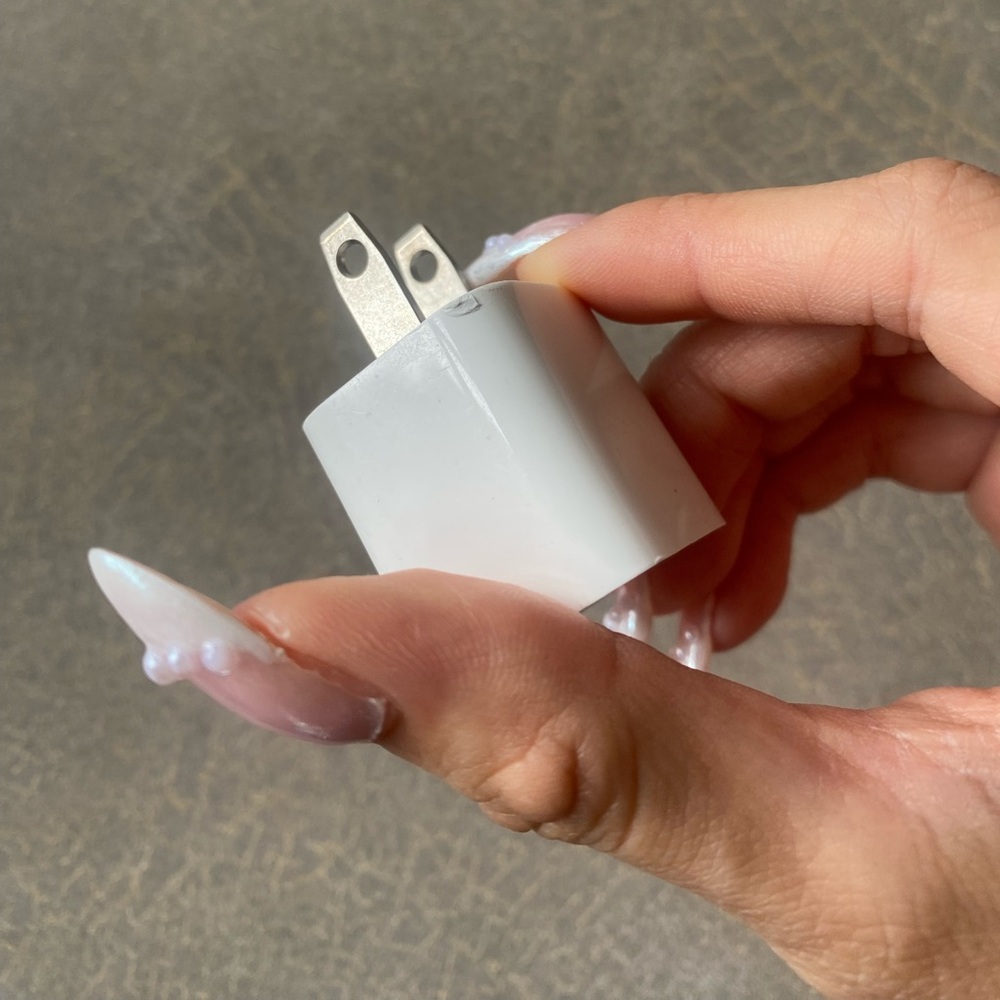 Apple USB Charger Plug - Picture 2 of 3